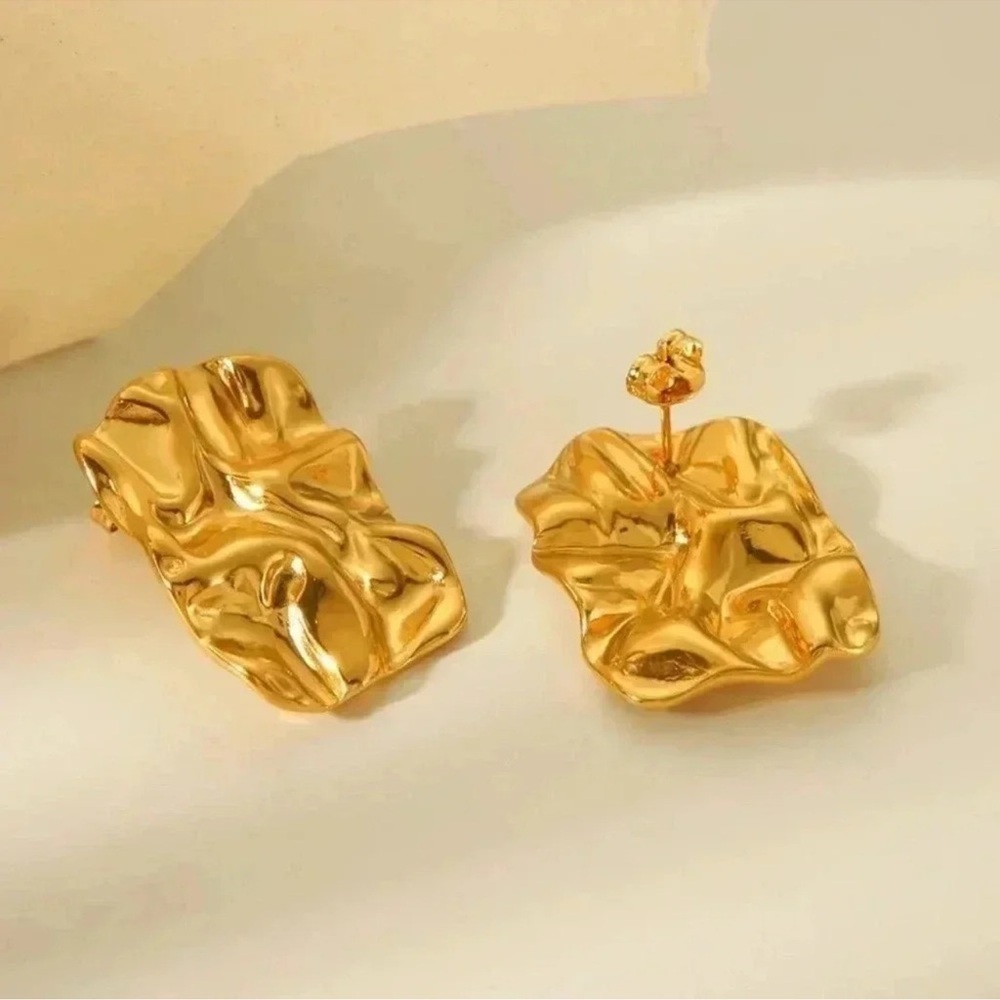 ✅NEW✅ 18K Gold Plated Stainless Steel Wave Style Earrings